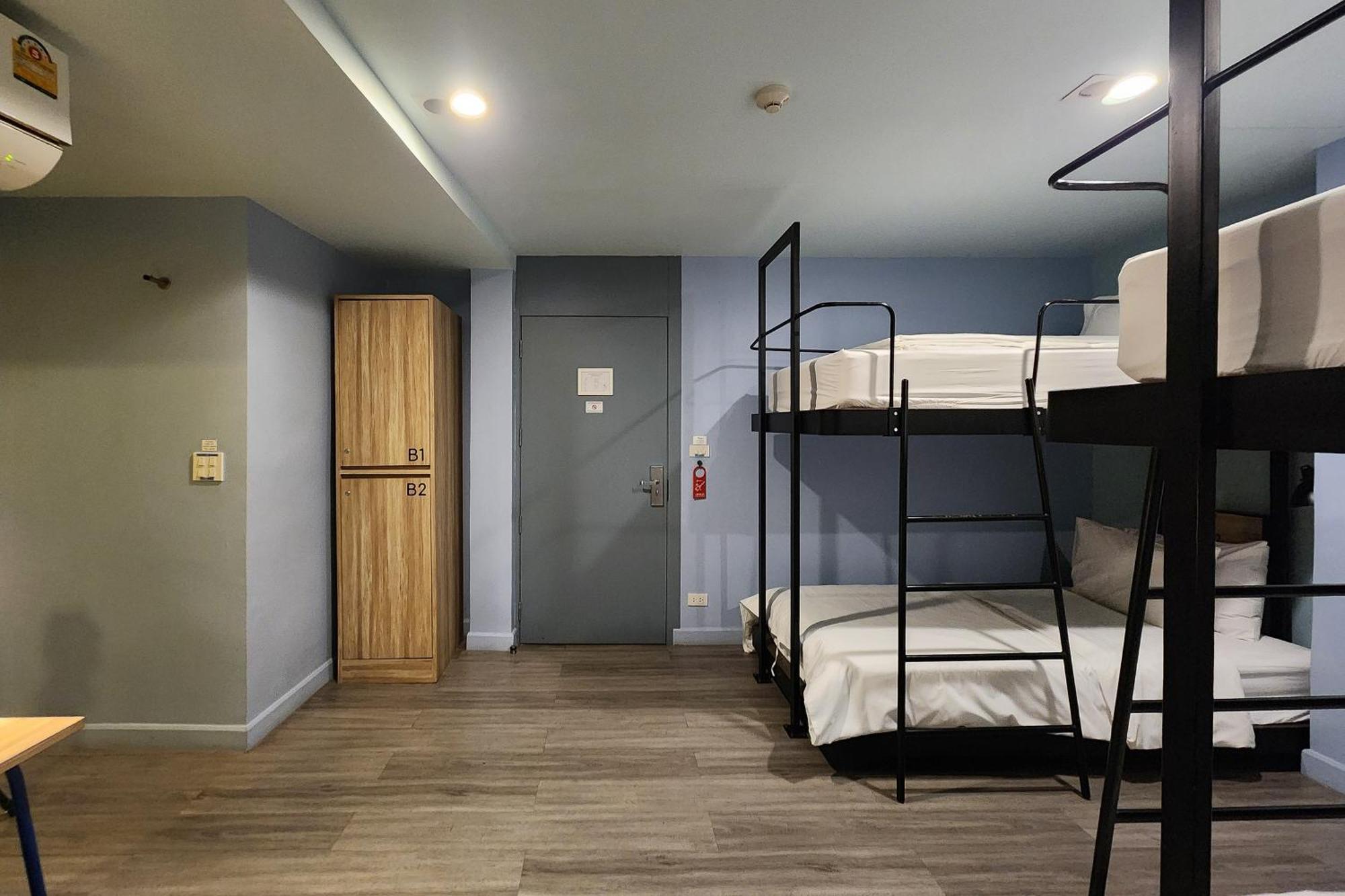 Simply Sleep Hostel Bangkok Exterior photo