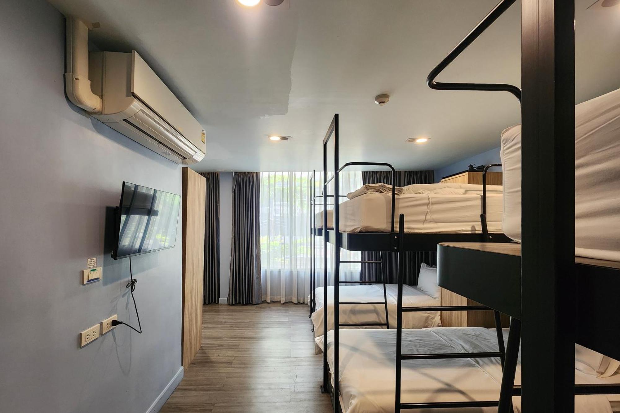 Simply Sleep Hostel Bangkok Exterior photo