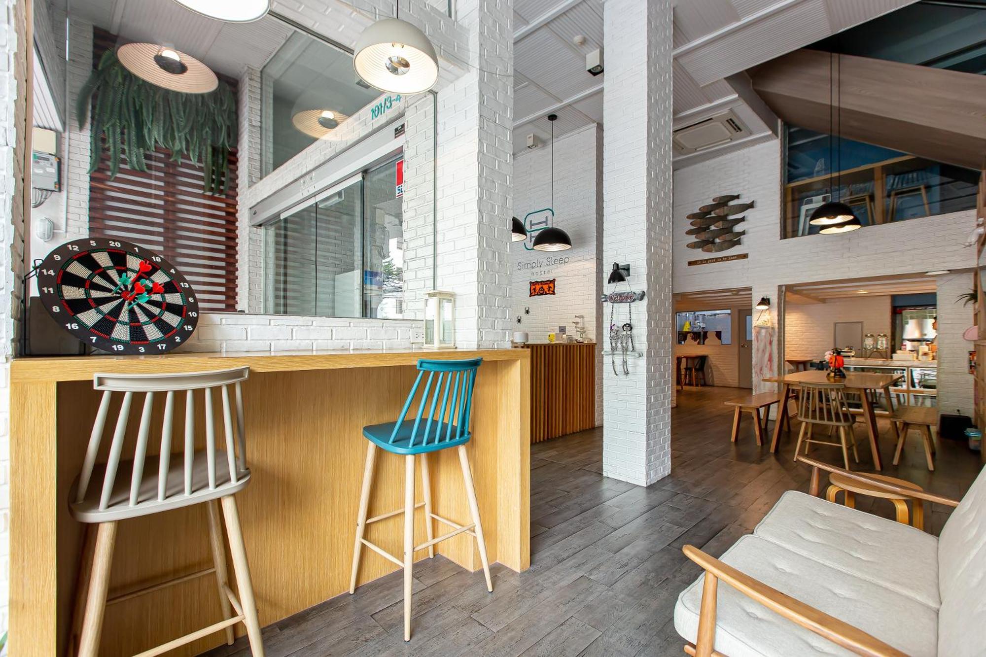 Simply Sleep Hostel Bangkok Exterior photo